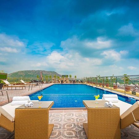 Clarion Inn Jaipur Kukas Exterior photo