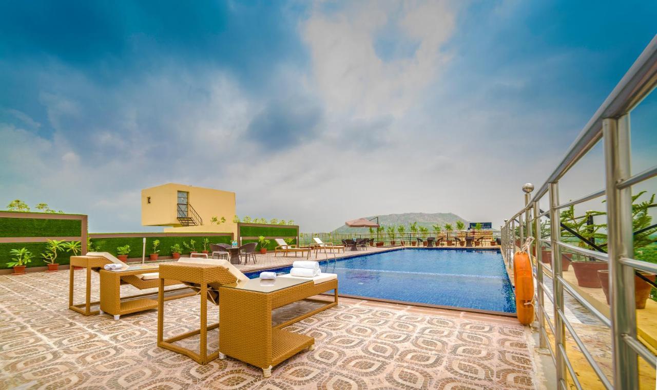 Clarion Inn Jaipur Kukas Exterior photo