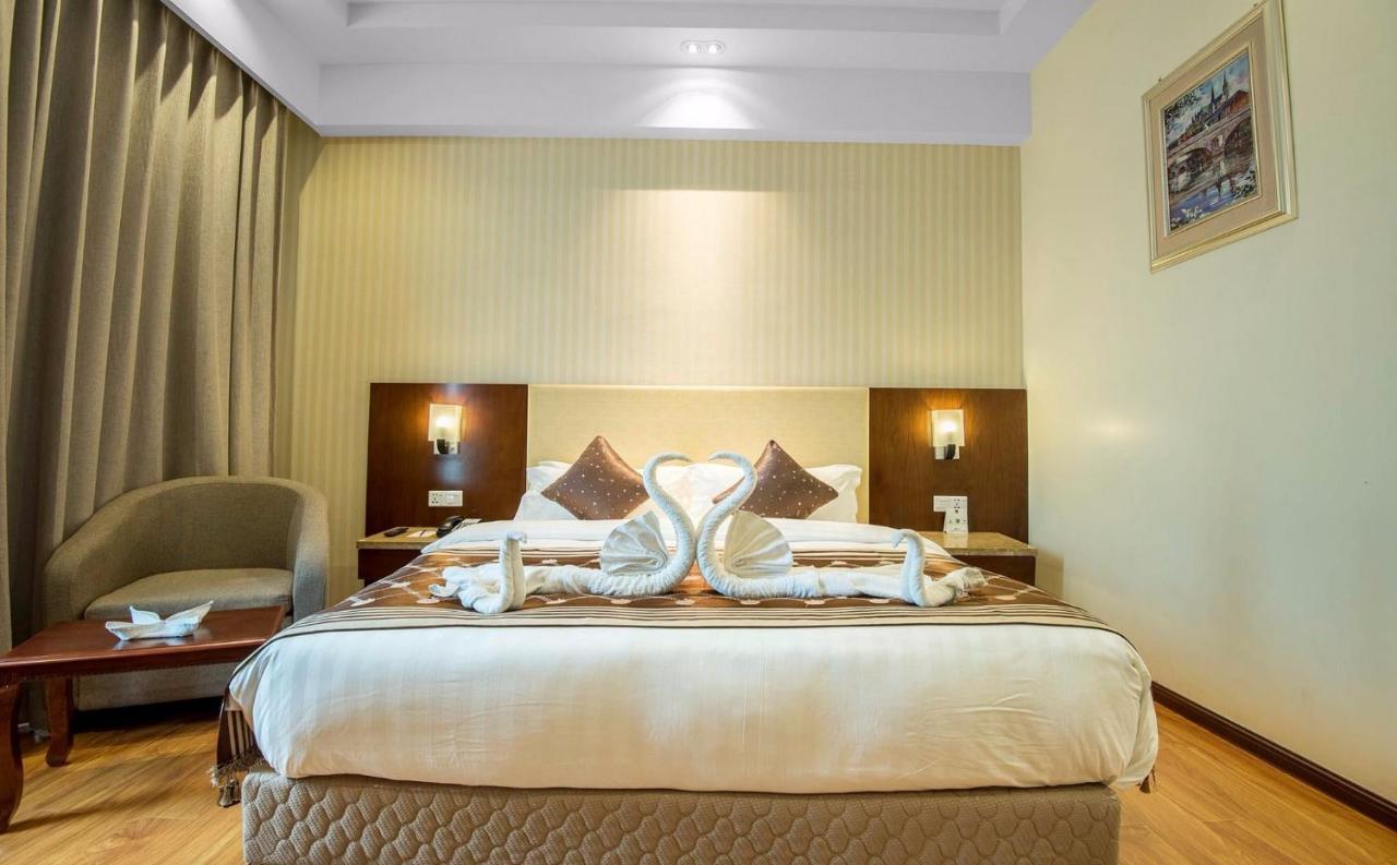 Clarion Inn Jaipur Kukas Exterior photo