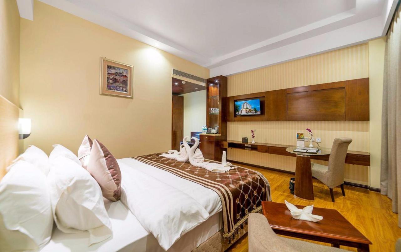 Clarion Inn Jaipur Kukas Exterior photo