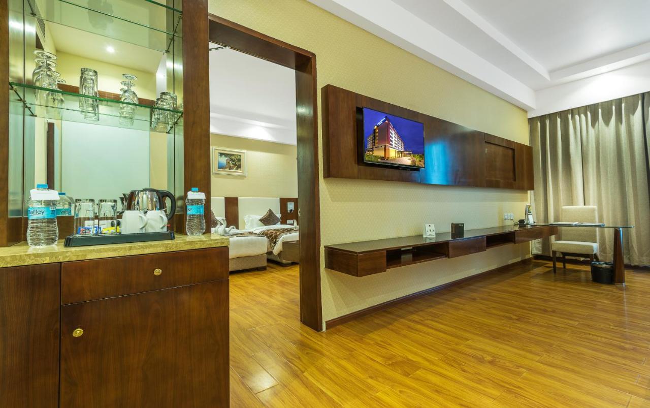 Clarion Inn Jaipur Kukas Exterior photo