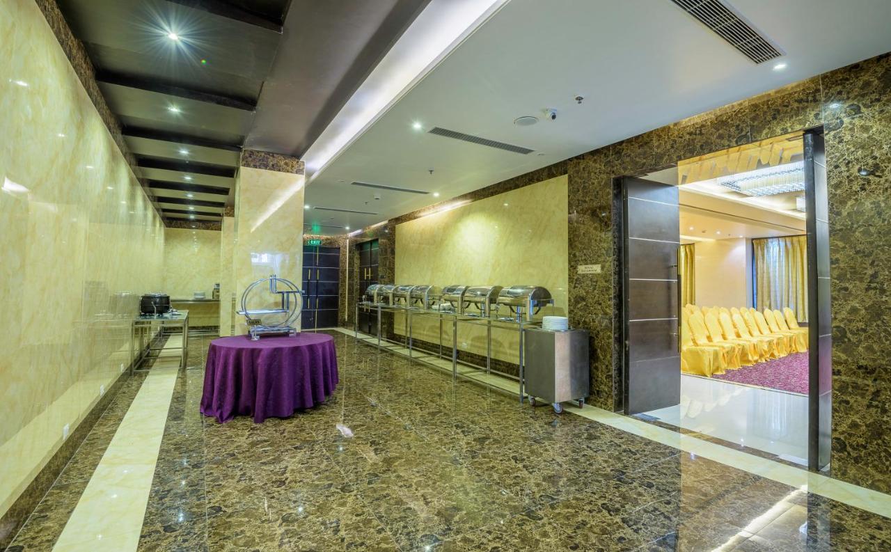 Clarion Inn Jaipur Kukas Exterior photo