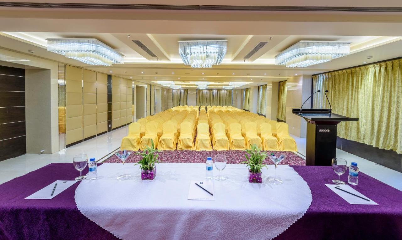Clarion Inn Jaipur Kukas Exterior photo