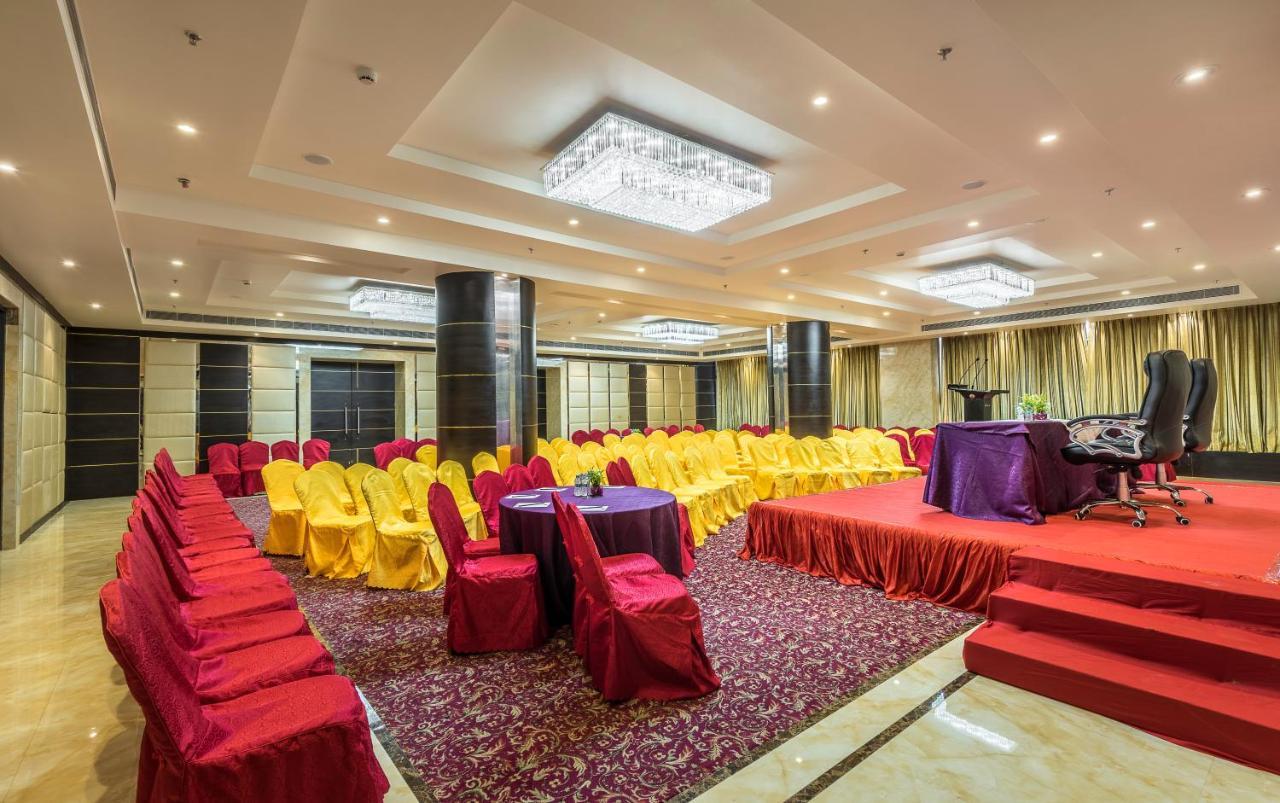 Clarion Inn Jaipur Kukas Exterior photo
