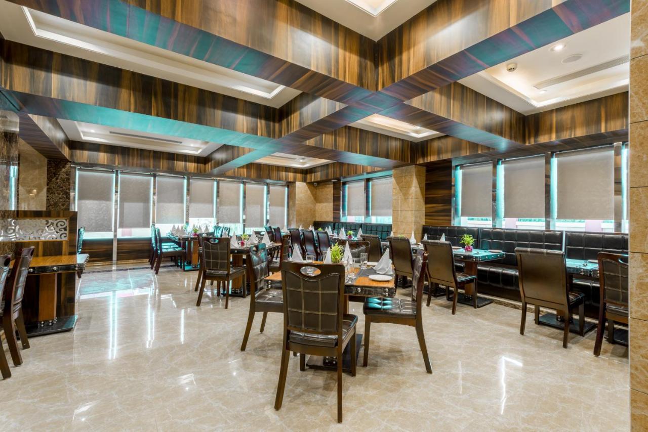 Clarion Inn Jaipur Kukas Exterior photo