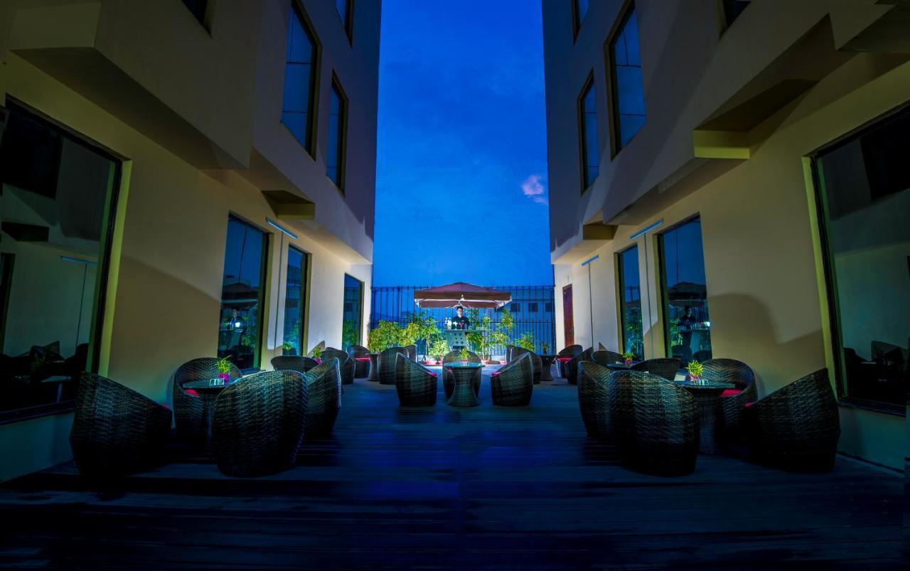 Clarion Inn Jaipur Kukas Exterior photo