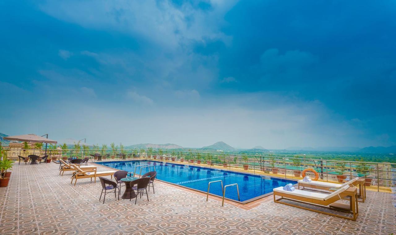 Clarion Inn Jaipur Kukas Exterior photo