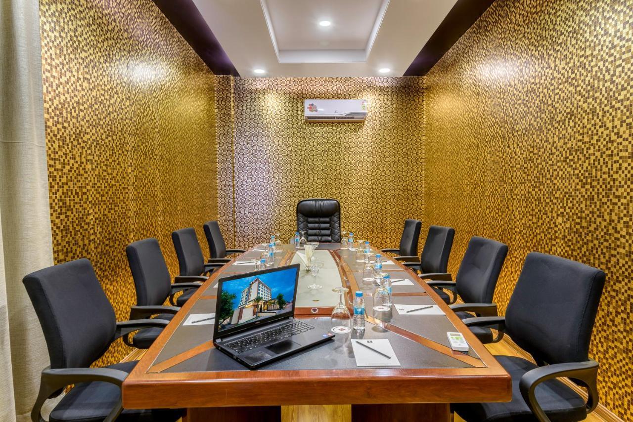 Clarion Inn Jaipur Kukas Exterior photo