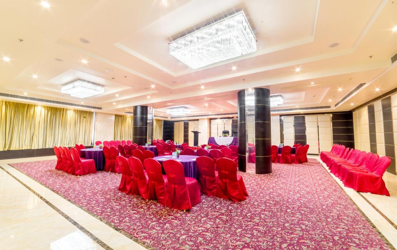 Clarion Inn Jaipur Kukas Exterior photo