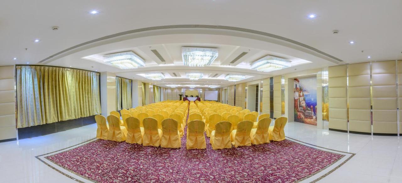Clarion Inn Jaipur Kukas Exterior photo