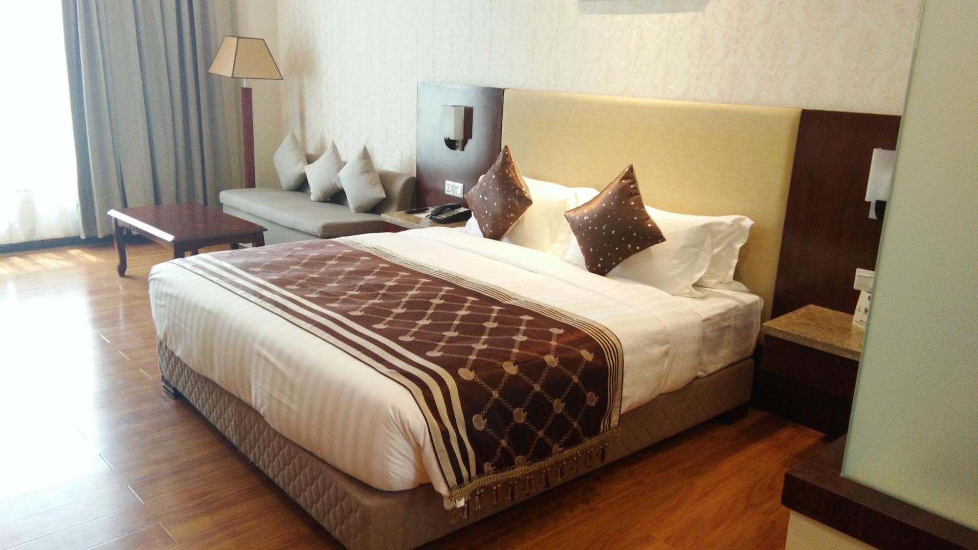 Clarion Inn Jaipur Kukas Room photo